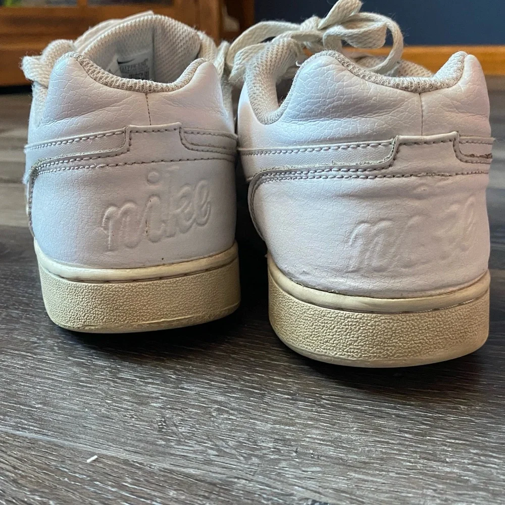 Nike Low Triple White Shoes size 9.5 - Picture 6 of 9